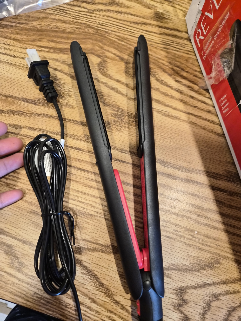 Revlon Black SmoothStay 1" Coconut Oil-Infused Straightener - Picture 3 of 7